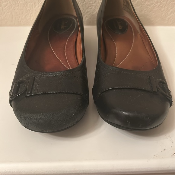 Women’s Clark’s black slip on shoes, size 9. - Picture 7 of 11